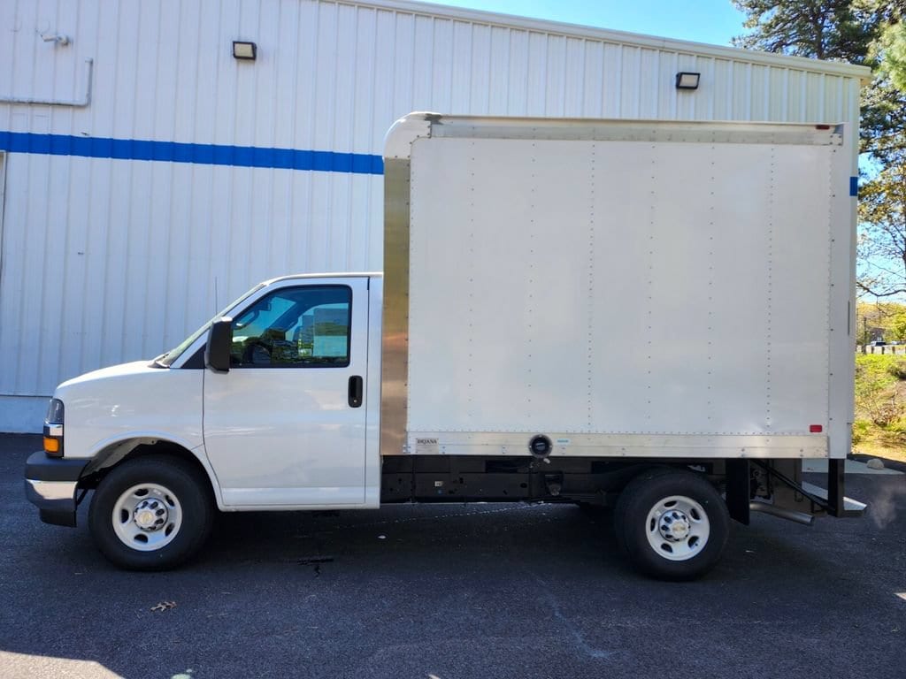 New 2026 Chevrolet Express Cutaway 3500 1WT Cutaway Van