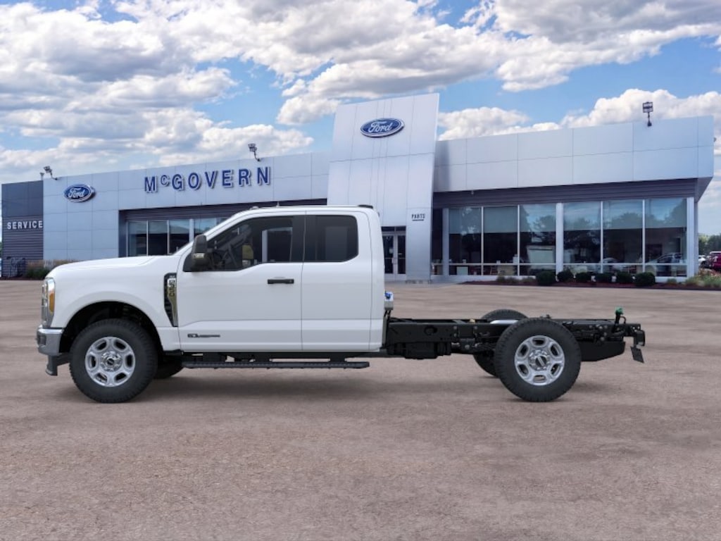 New 2026 Ford F-350SD XLT Chassis