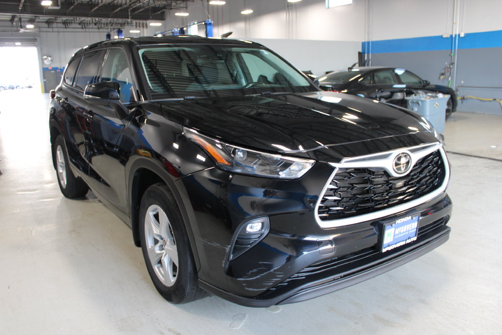 Used 2022 Toyota Highlander LE SUV