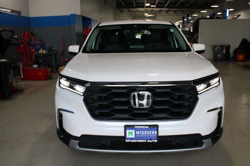 Used 2025 Honda Pilot SUV