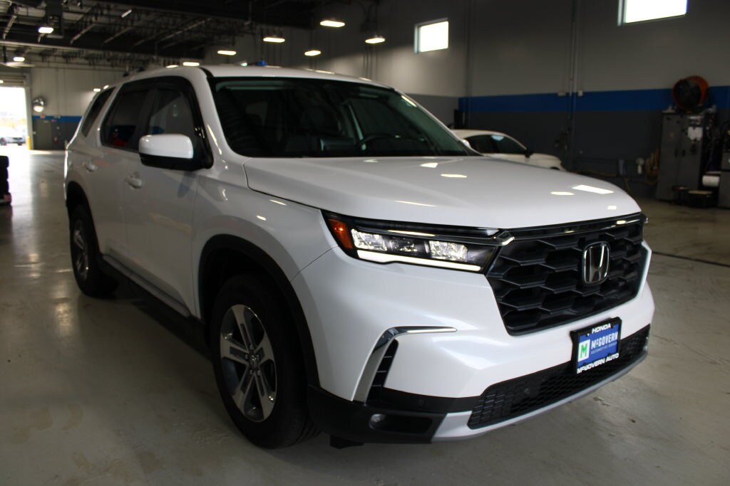 Used 2025 Honda Pilot SUV
