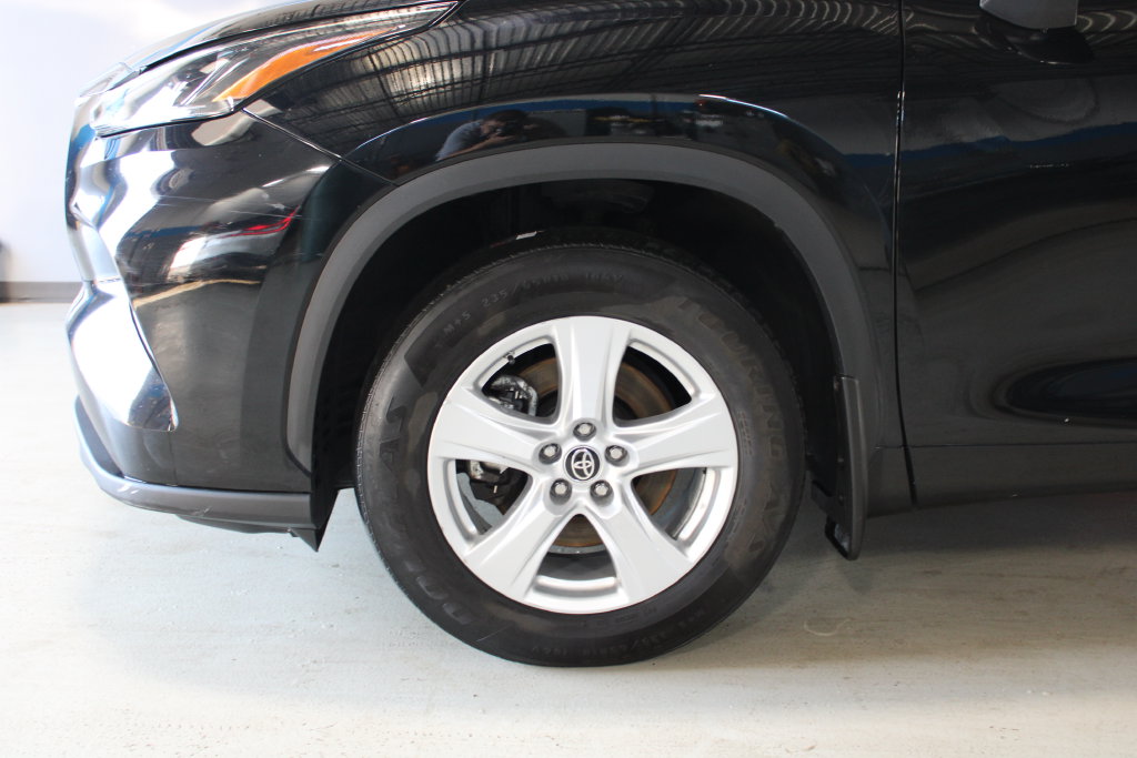 Used 2022 Toyota Highlander LE SUV