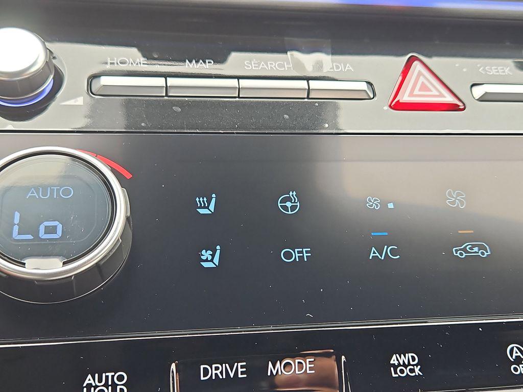 2025 Hyundai Santa Fe Limited - Photo 11