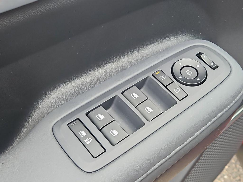 2025 Hyundai Santa Fe Limited - Photo 18