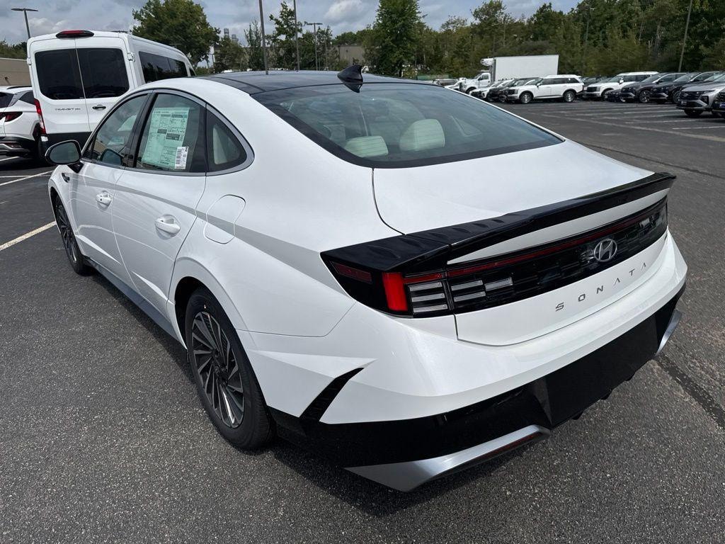 New 2026 Hyundai Sonata Hybrid SEL Sedan