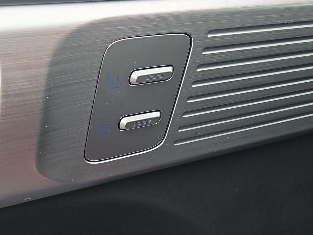 2025 Hyundai Santa Fe Limited - Photo 12