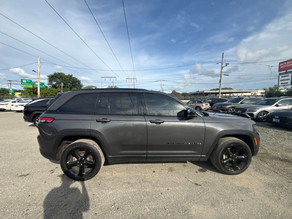 Used 2023 Jeep Grand Cherokee Laredo SUV