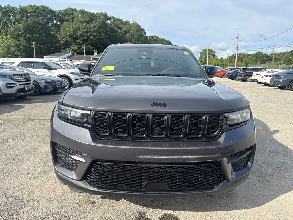 Used 2023 Jeep Grand Cherokee Laredo SUV