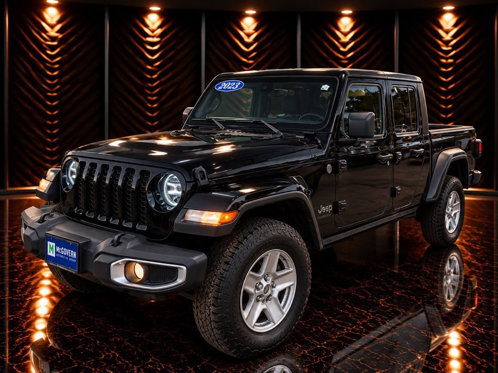 Used 2023 Jeep Gladiator Sport Truck Crew Cab