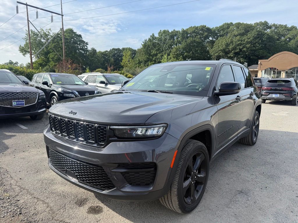Used 2023 Jeep Grand Cherokee Laredo SUV