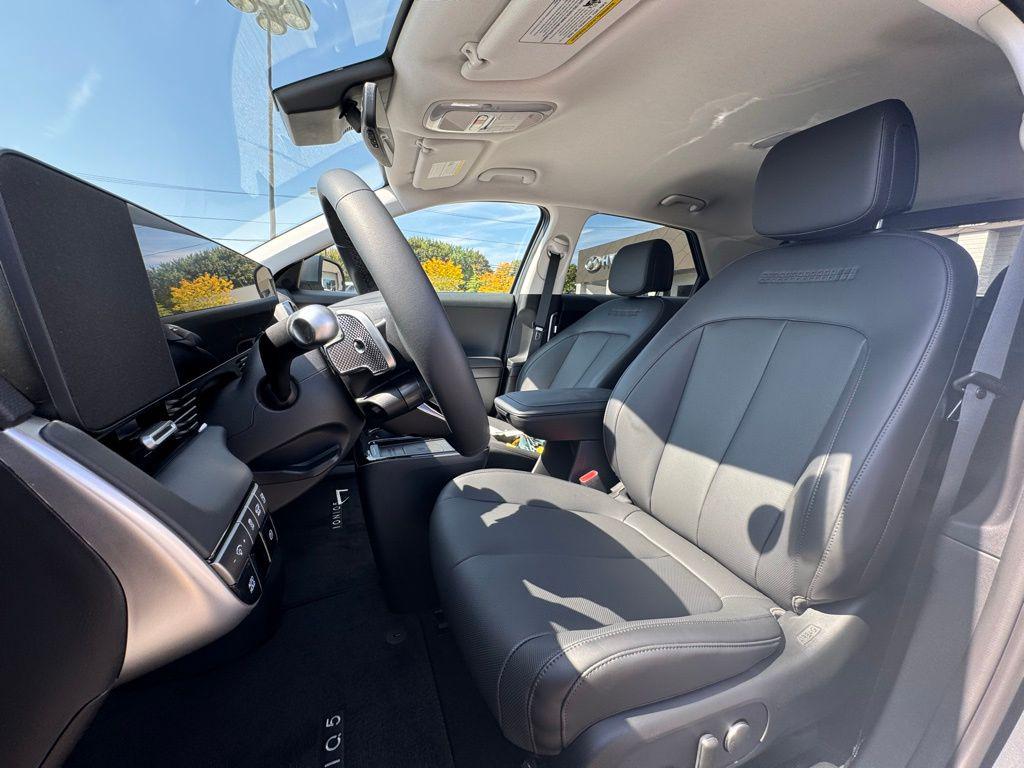 2025 Hyundai IONIQ 5 SEL - Photo 18