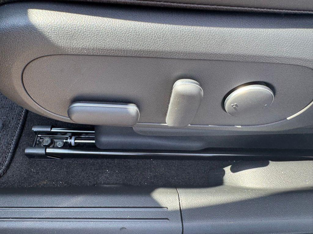 2025 Hyundai IONIQ 5 SEL - Photo 19