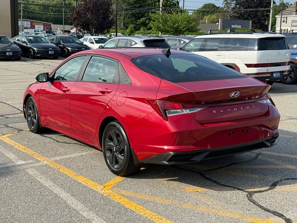 Used 2022 Hyundai Elantra SEL Sedan