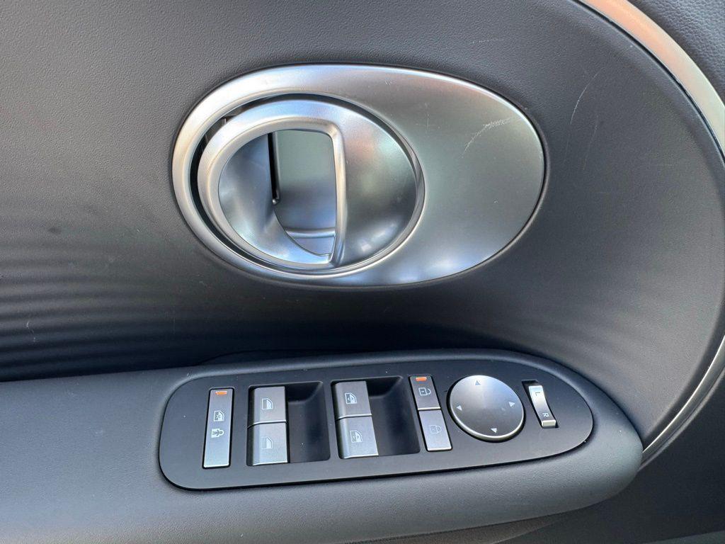 2026 Hyundai IONIQ 9 SE - Photo 17