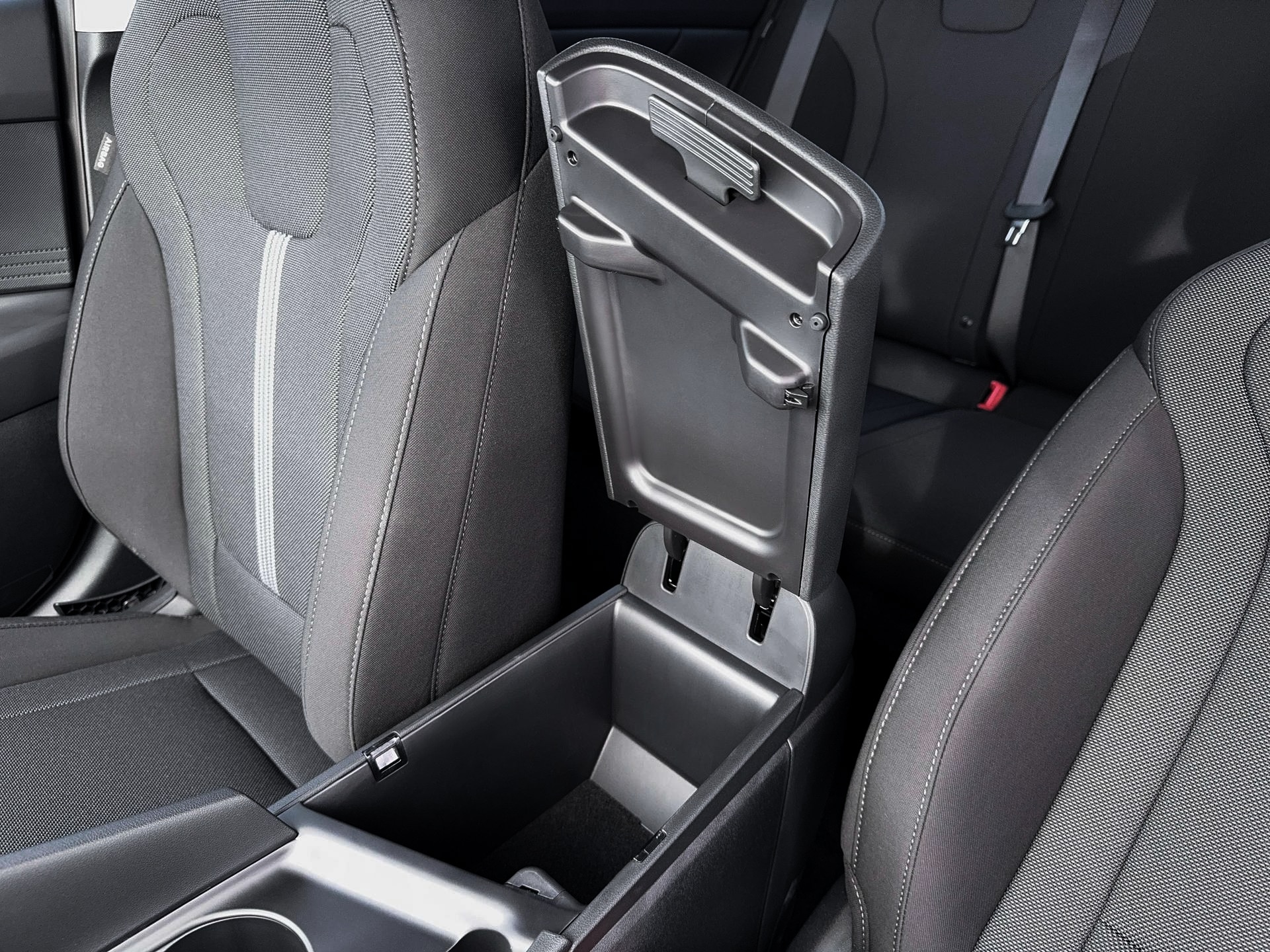 2026 Hyundai Elantra SE - Photo 18