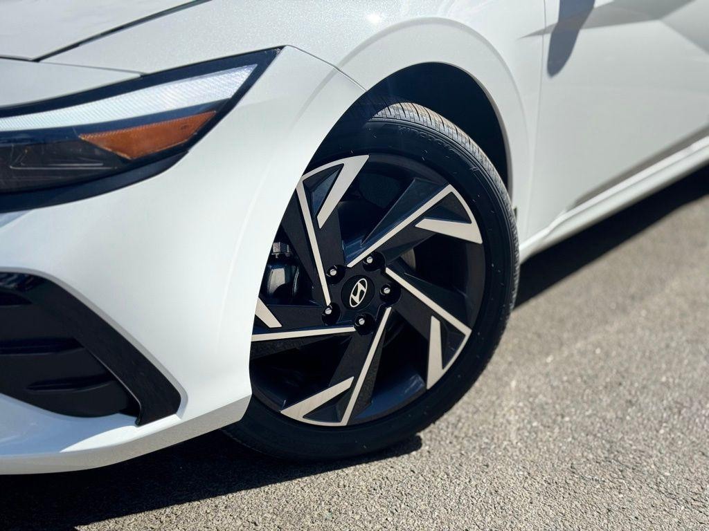 New 2026 Hyundai Elantra Limited Sedan