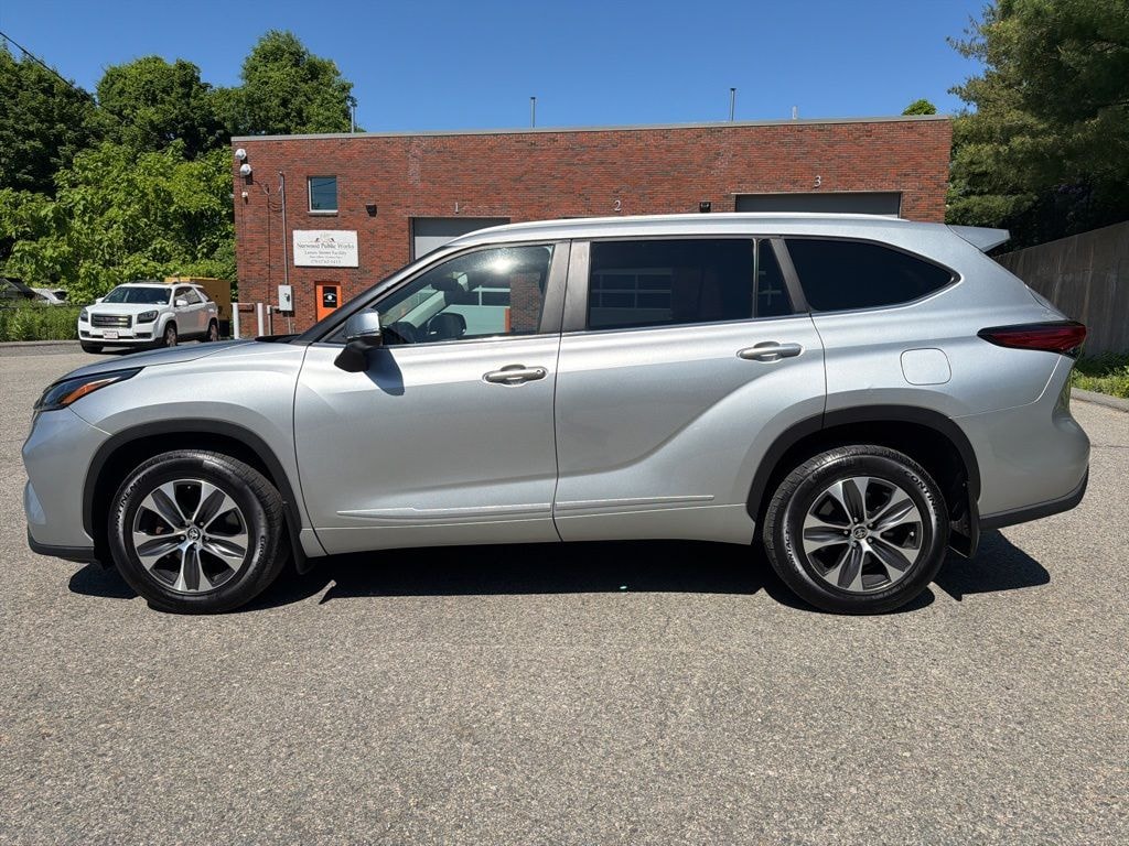 Used 2023 Toyota Highlander XLE SUV