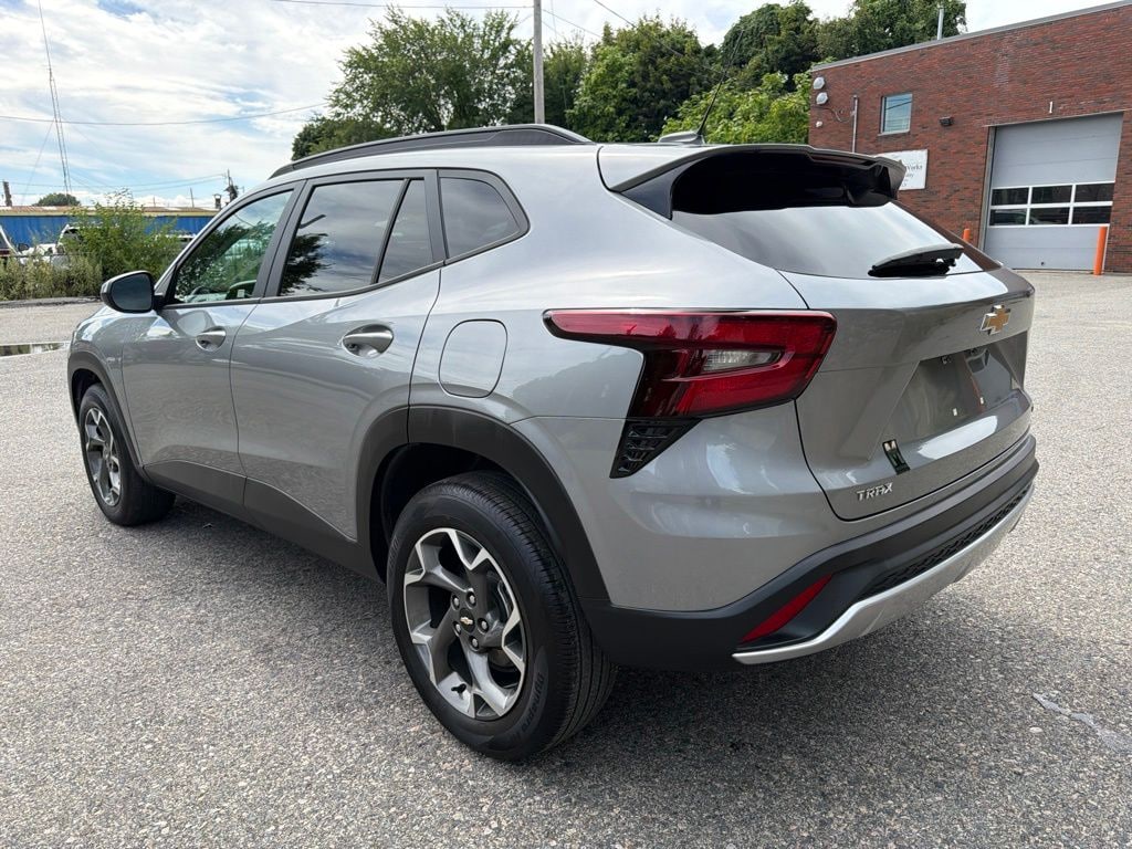 Used 2024 Chevrolet Trax LT SUV