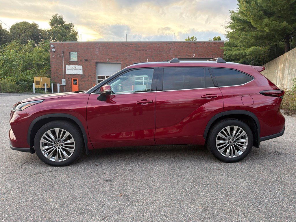 Used 2025 Toyota Highlander Platinum SUV