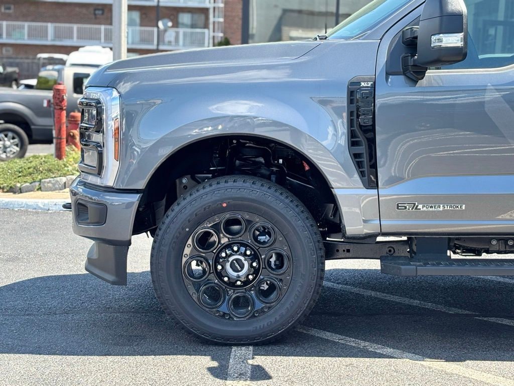 New 2026 Ford F-350SD XLT Truck Crew Cab