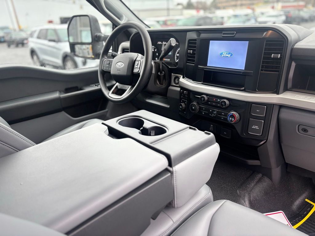 2026 Ford F-350 Super Duty Chassis Cab XL - Photo 9