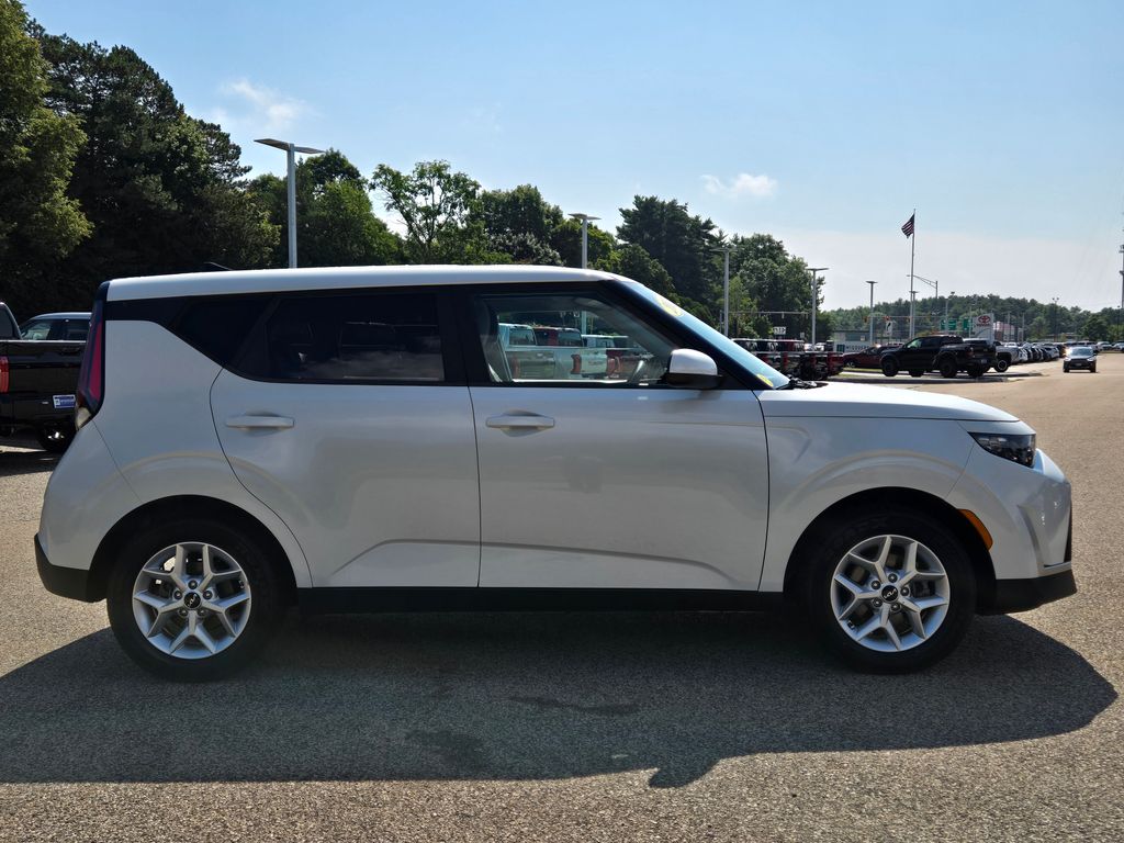 2023 Kia Soul LX - Photo 7