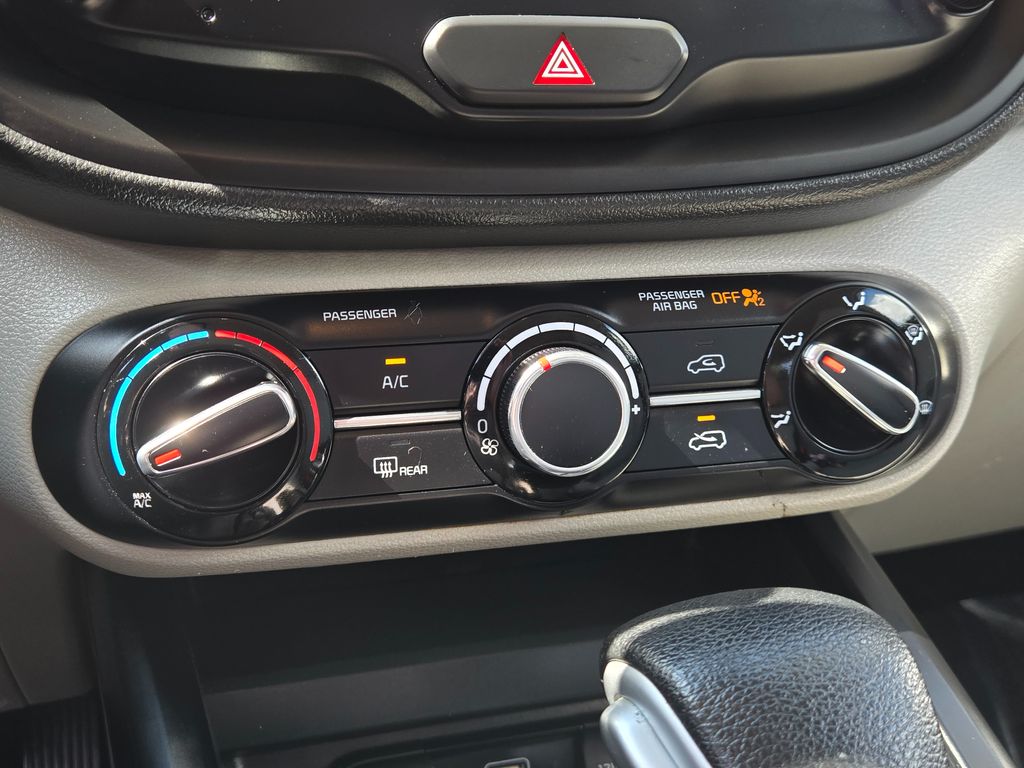 2023 Kia Soul LX - Photo 24