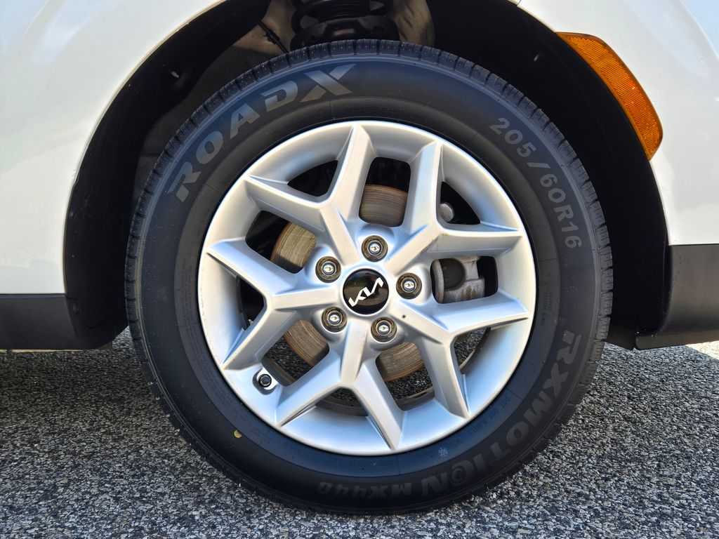 2023 Kia Soul LX - Photo 11