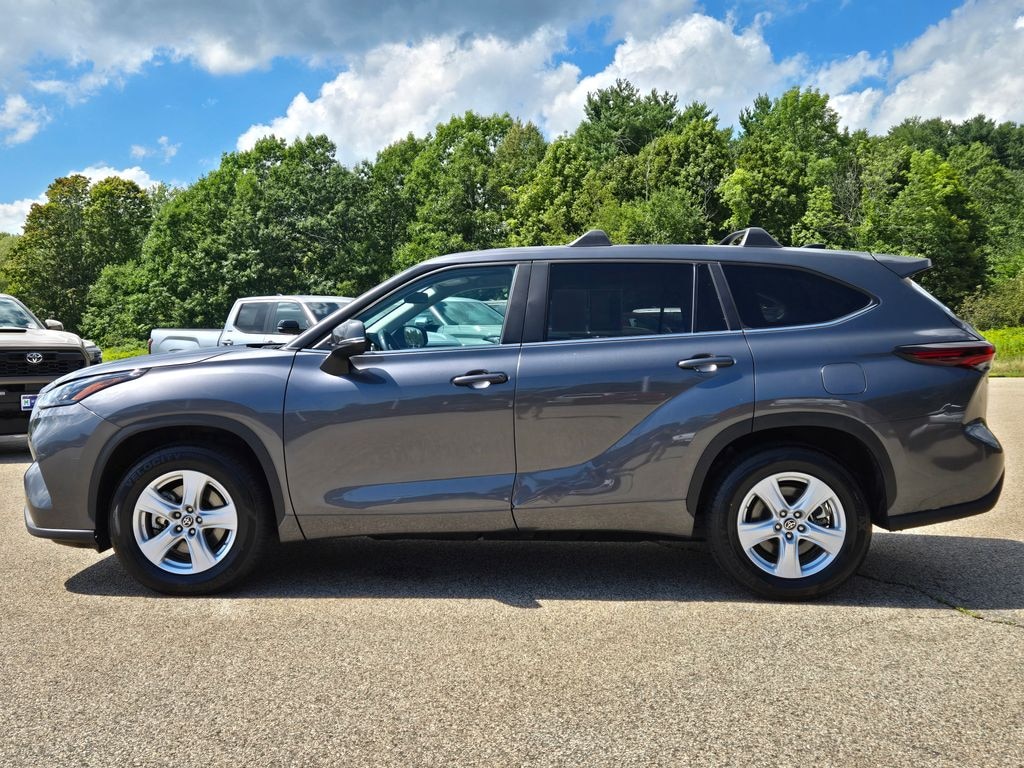Used 2024 Toyota Highlander LE SUV
