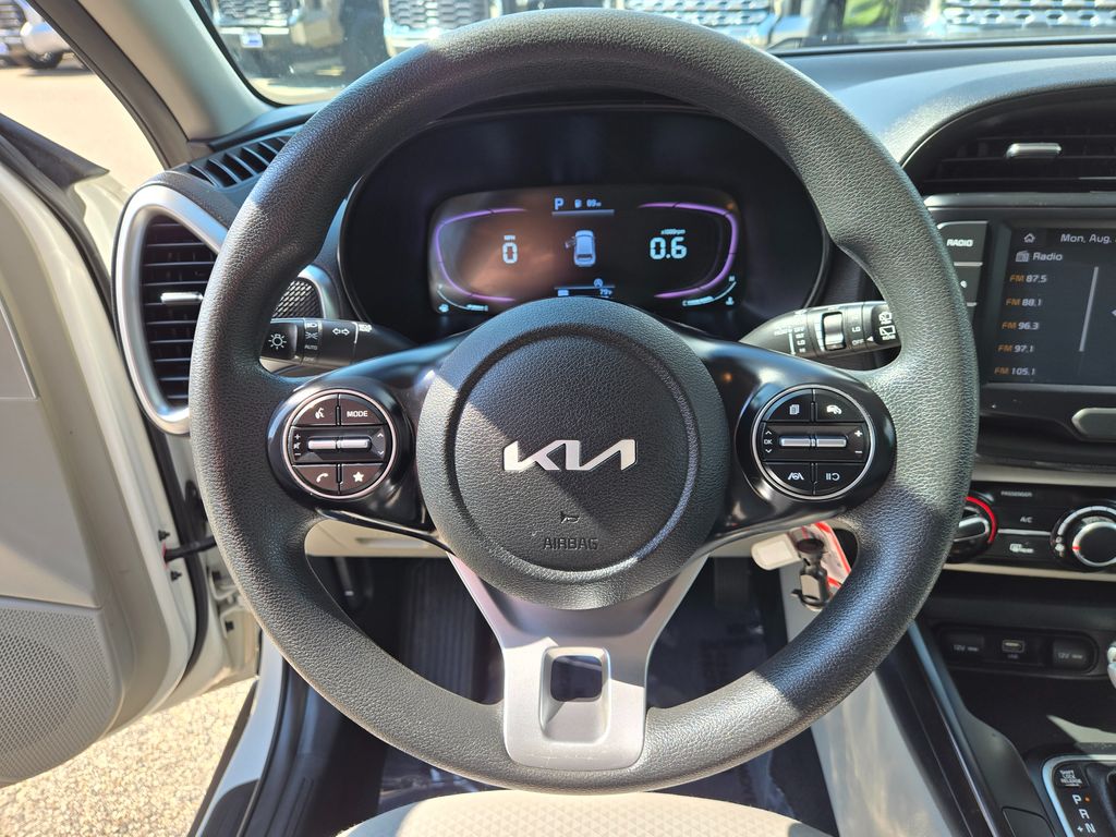 2023 Kia Soul LX - Photo 18