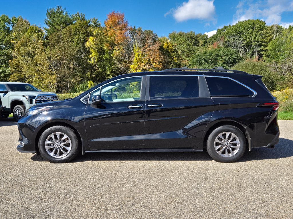 Used 2023 Toyota Sienna XLE Minivan/Van