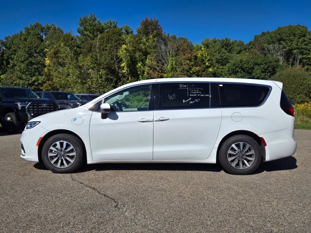 Used 2023 Chrysler Pacifica Hybrid Touring L Minivan/Van