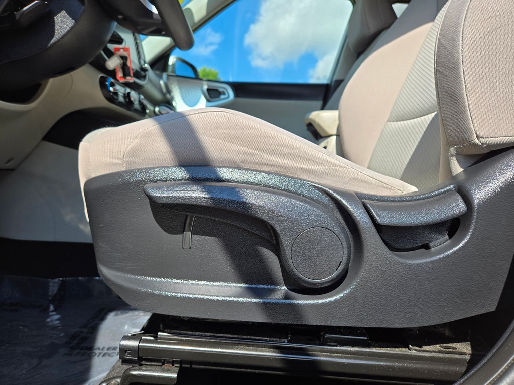 2023 Kia Soul LX - Photo 16