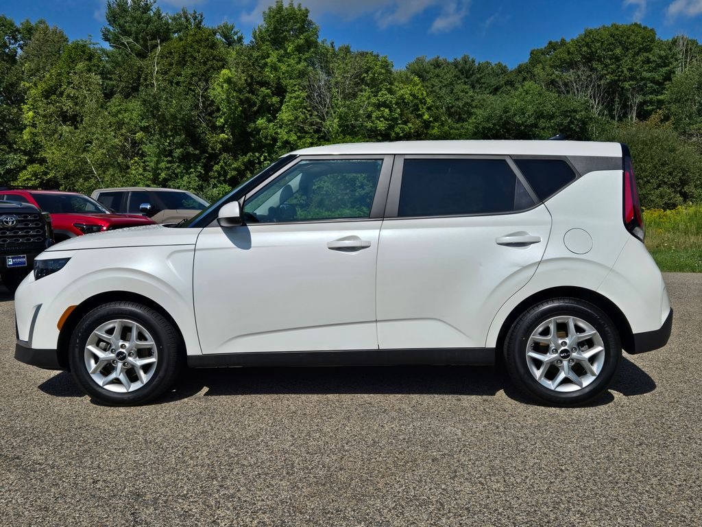 Used 2023 Kia Soul LX Hatchback