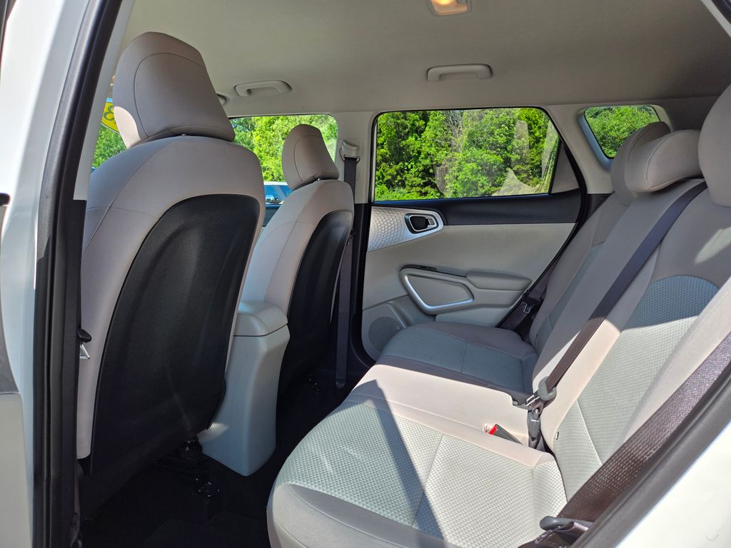 2023 Kia Soul LX - Photo 14