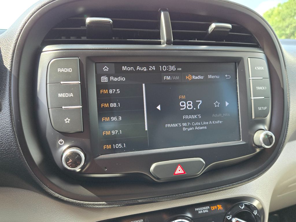 2023 Kia Soul LX - Photo 22