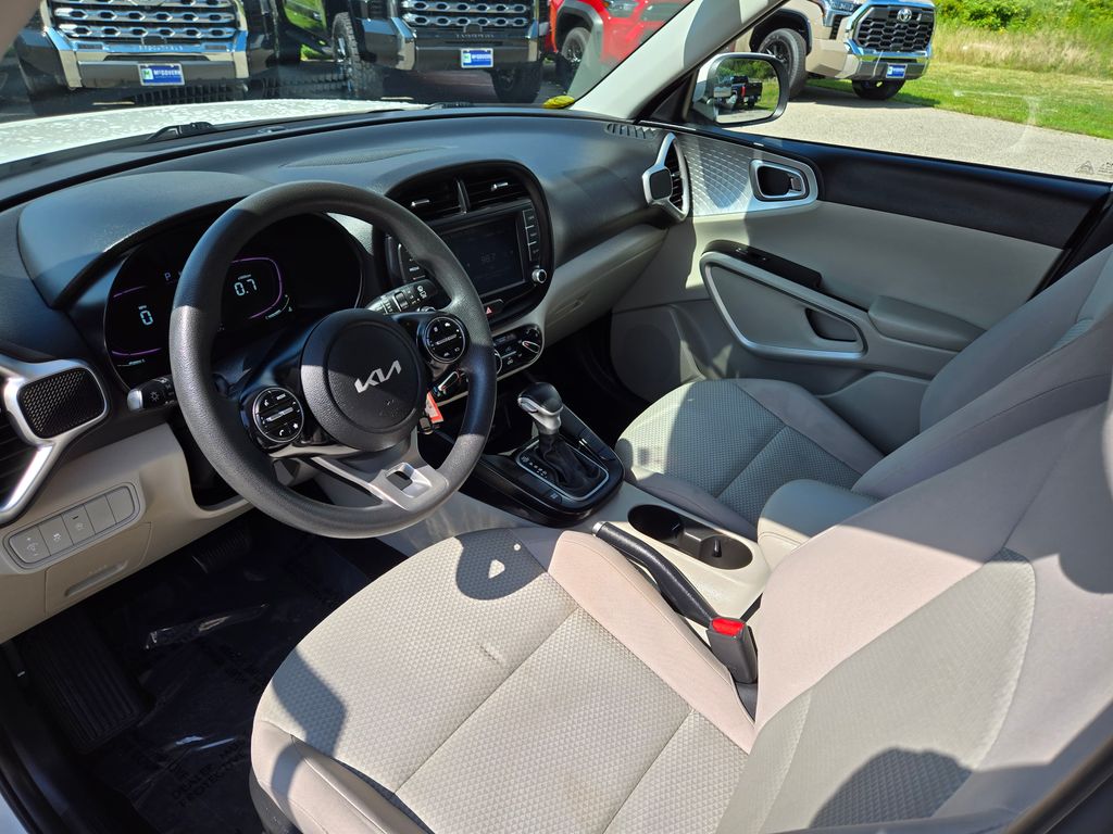 2023 Kia Soul LX - Photo 13