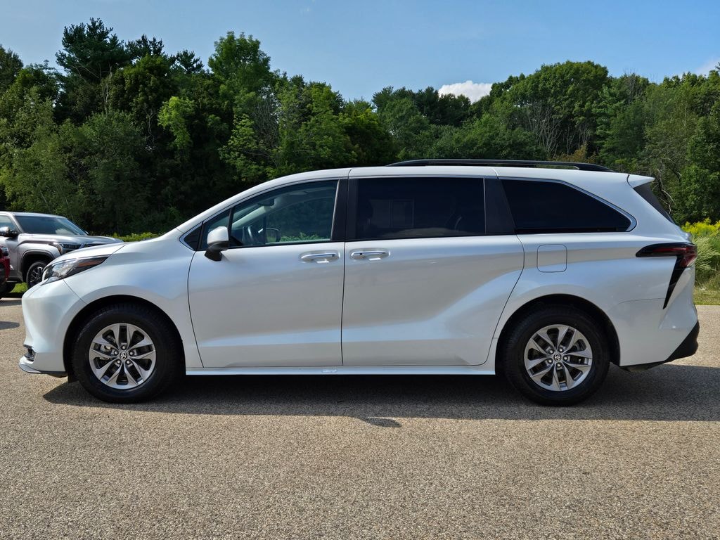 Used 2023 Toyota Sienna XLE Minivan/Van