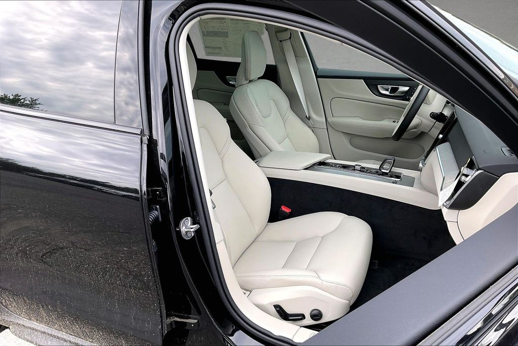 2026 Volvo V60 Cross Country Plus - Photo 12