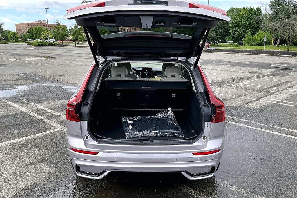 New 2026 Volvo XC60 B5 Ultra SUV