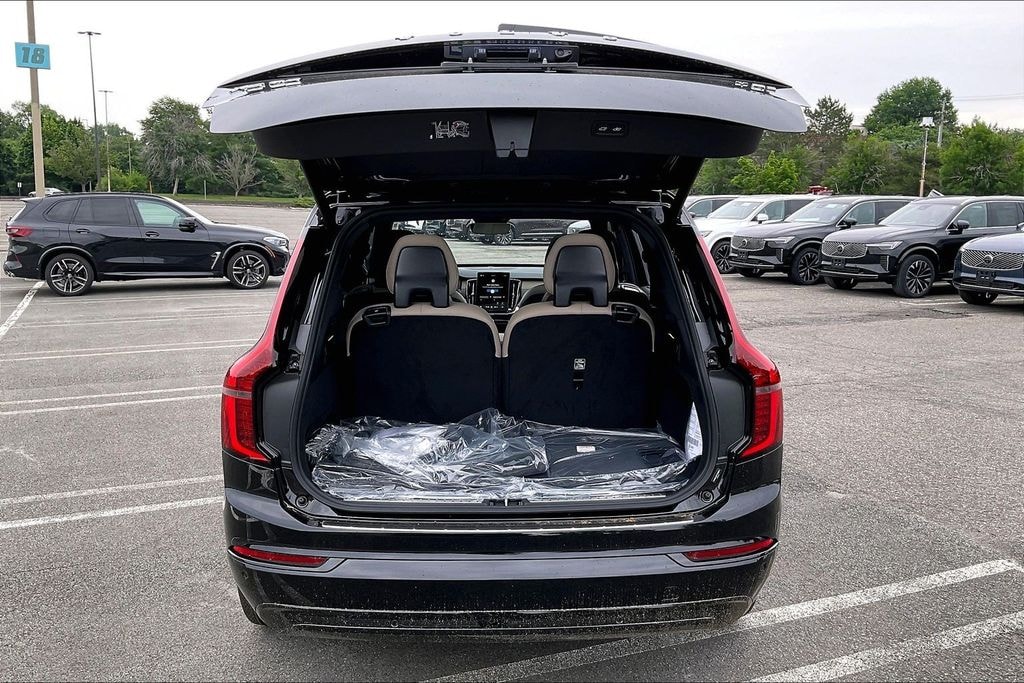 New 2026 Volvo XC90 plug-in hybrid T8 Ultra Dark Theme 6-Seater SUV