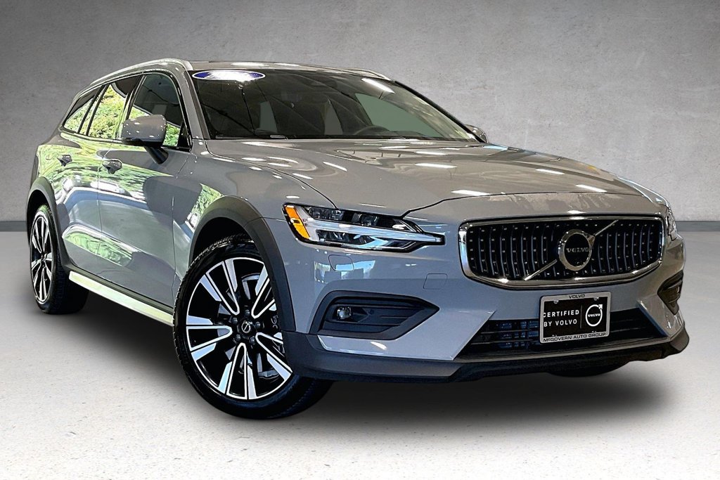 New 2026 Volvo V60 Cross Country B5 Ultra Wagon