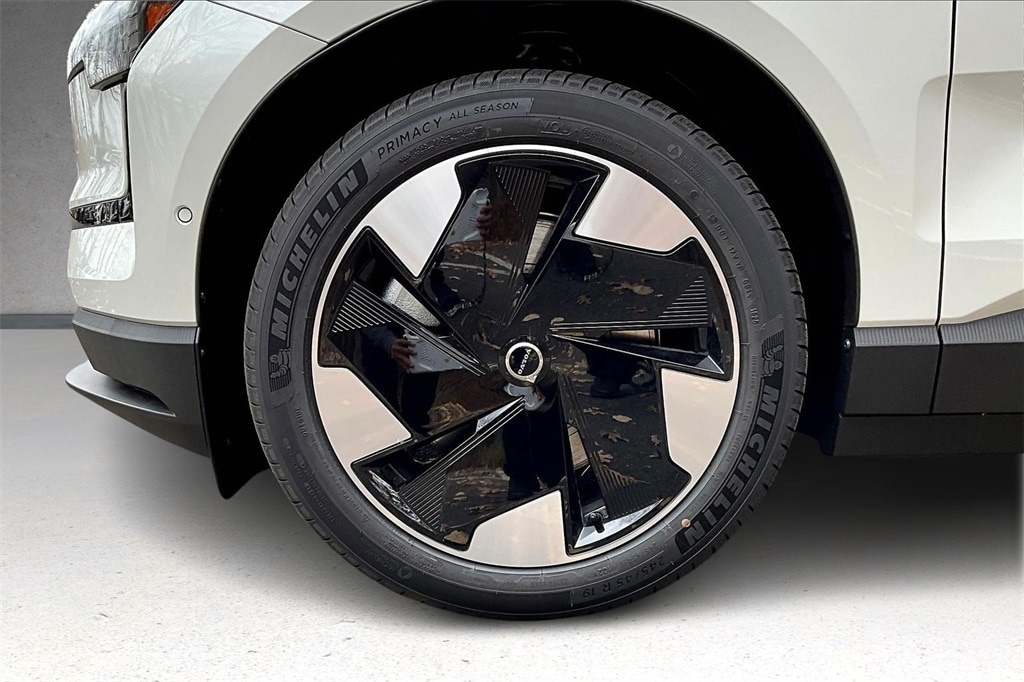 2026 Volvo EX30 Ultra - Photo 13