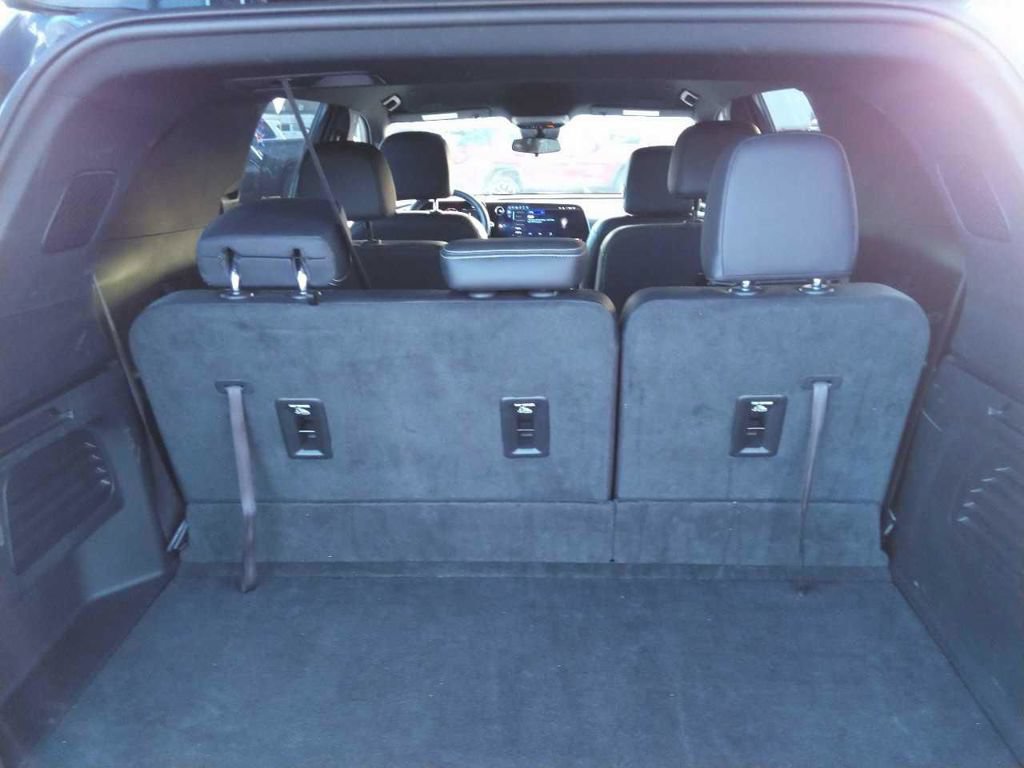 Used 2025 Chevrolet Traverse LT SUV