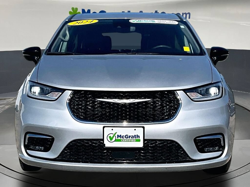 Used 2024 Chrysler Pacifica Touring L Van Passenger Van