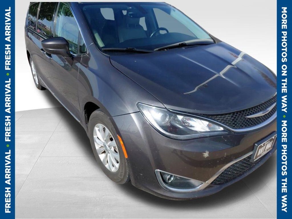 Used 2018 Chrysler Pacifica Touring L Plus Minivan/Van