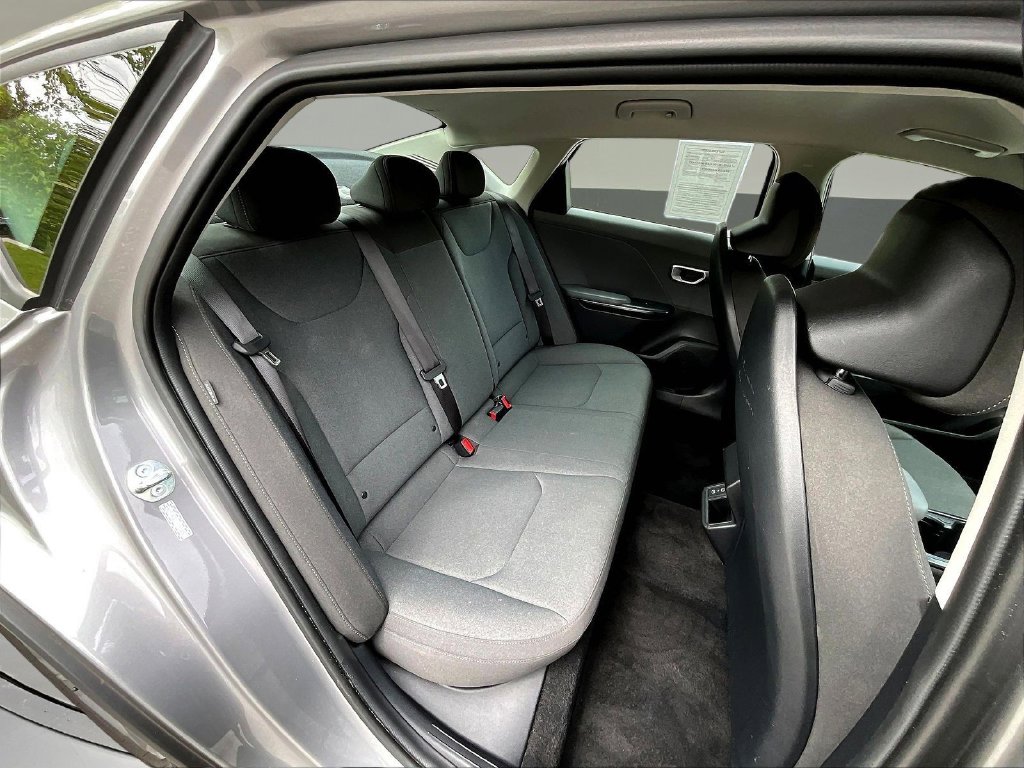 2025 Kia K4 LXS - Photo 25