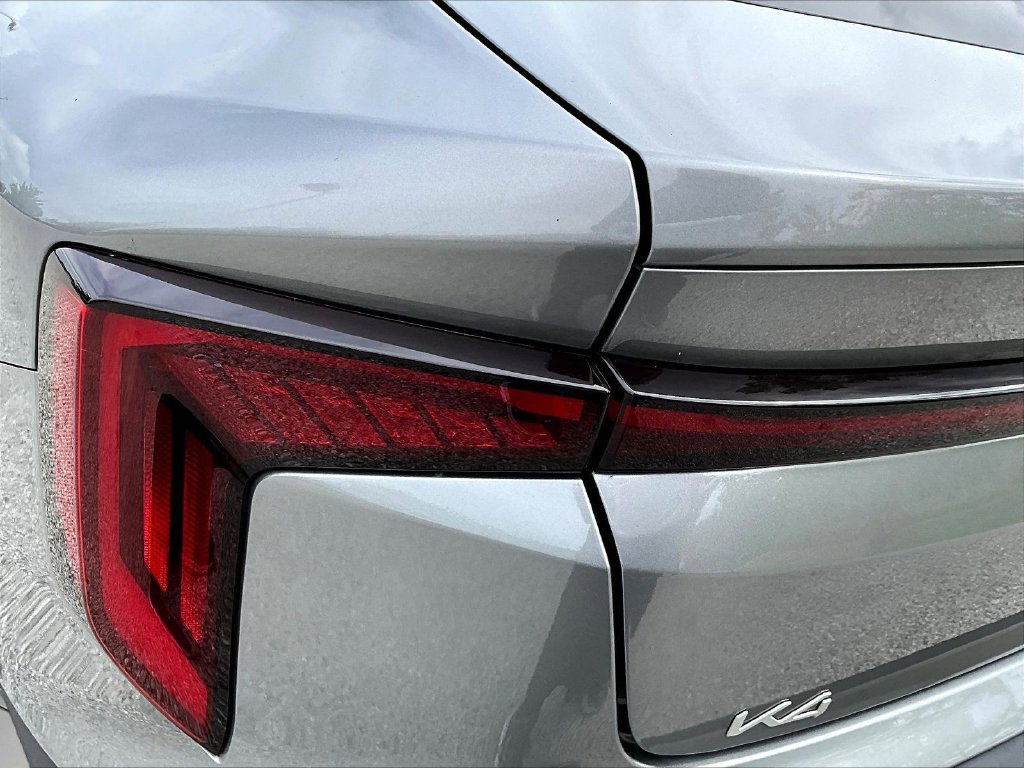 2025 Kia K4 LXS - Photo 24