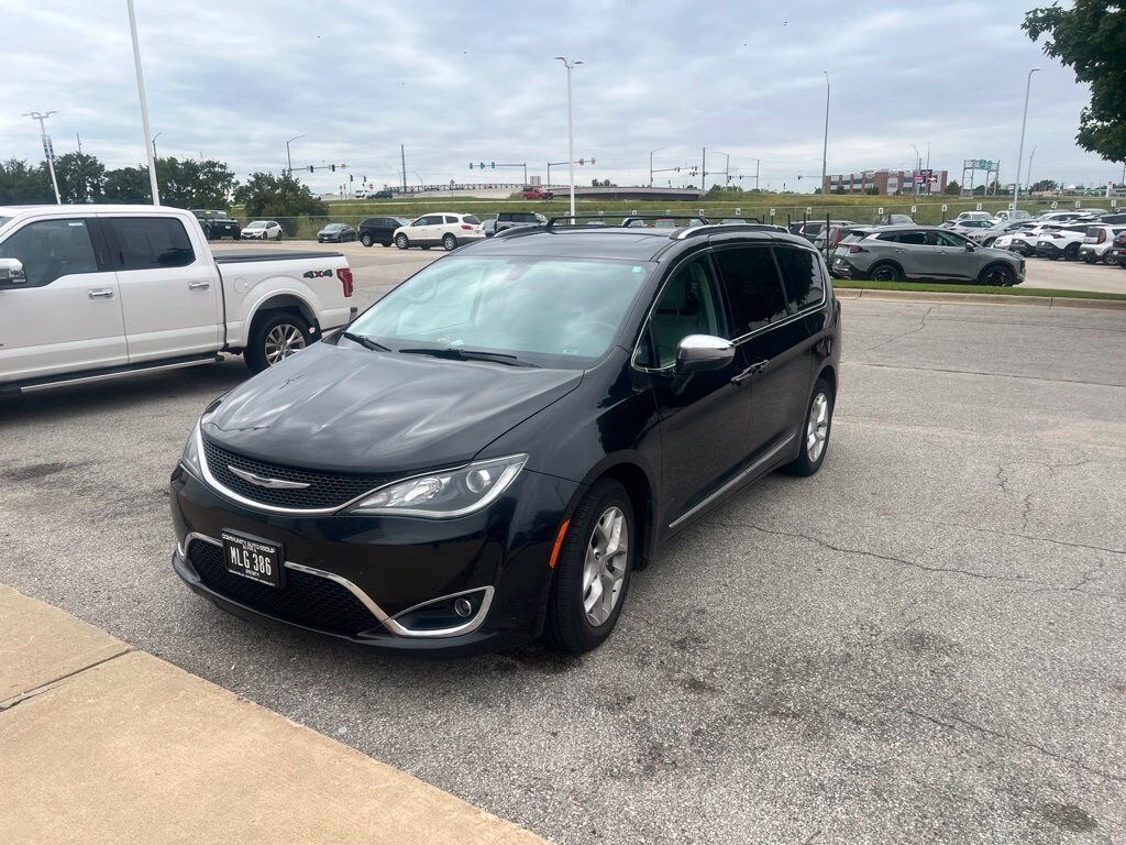 Used 2020 Chrysler Pacifica Limited Minivan/Van