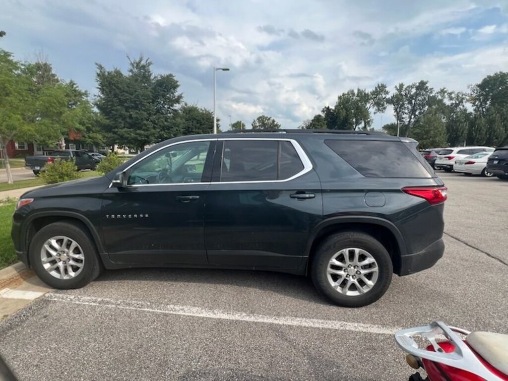 Used 2021 Chevrolet Traverse LT Leather SUV